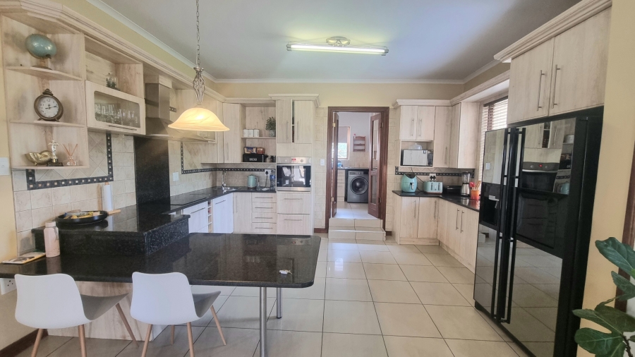 4 Bedroom Property for Sale in Crescent Wood Country Estate Gauteng