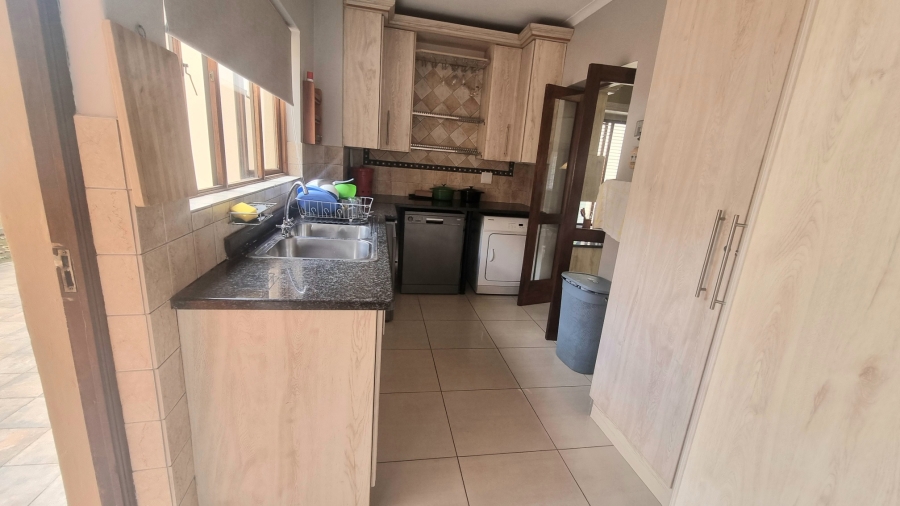 4 Bedroom Property for Sale in Crescent Wood Country Estate Gauteng