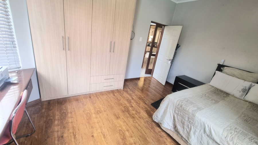 4 Bedroom Property for Sale in Crescent Wood Country Estate Gauteng