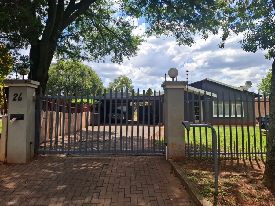 To Let 1 Bedroom Property for Rent in Edleen Gauteng