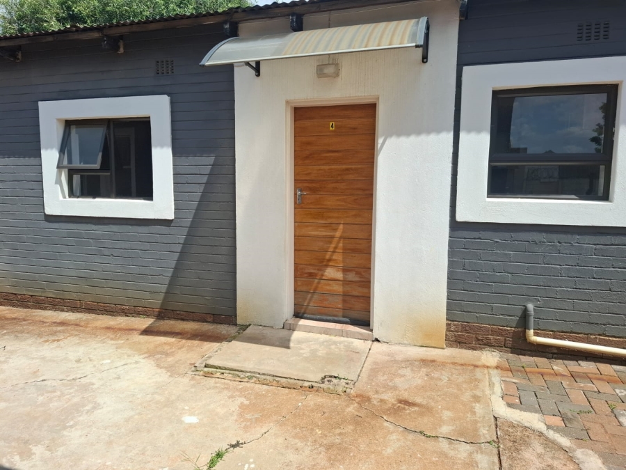 To Let 1 Bedroom Property for Rent in Edleen Gauteng