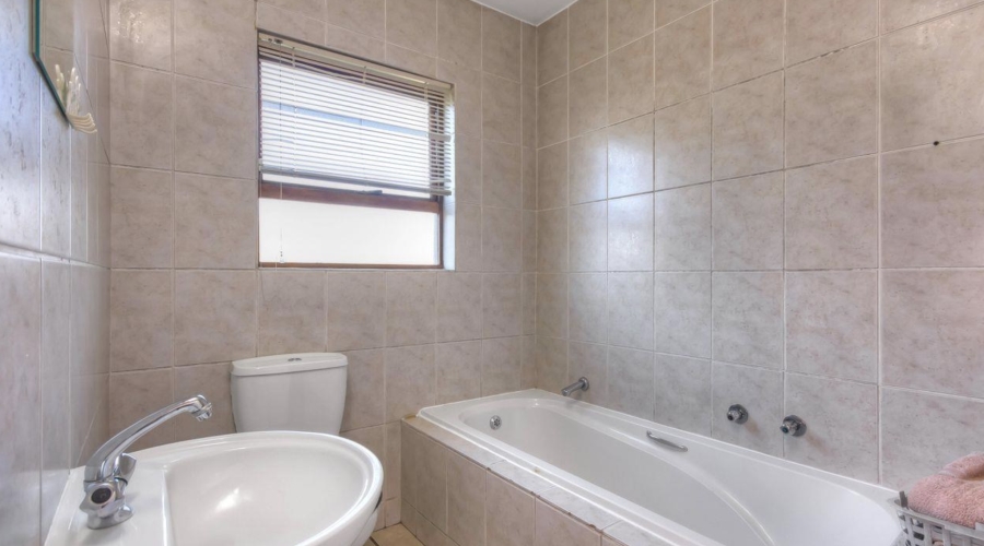 To Let 3 Bedroom Property for Rent in Buccleuch Gauteng