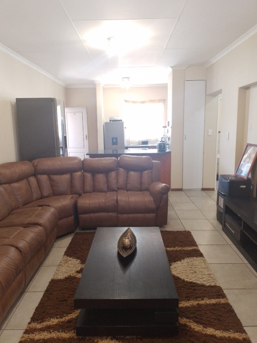 To Let 2 Bedroom Property for Rent in Noordwyk Gauteng
