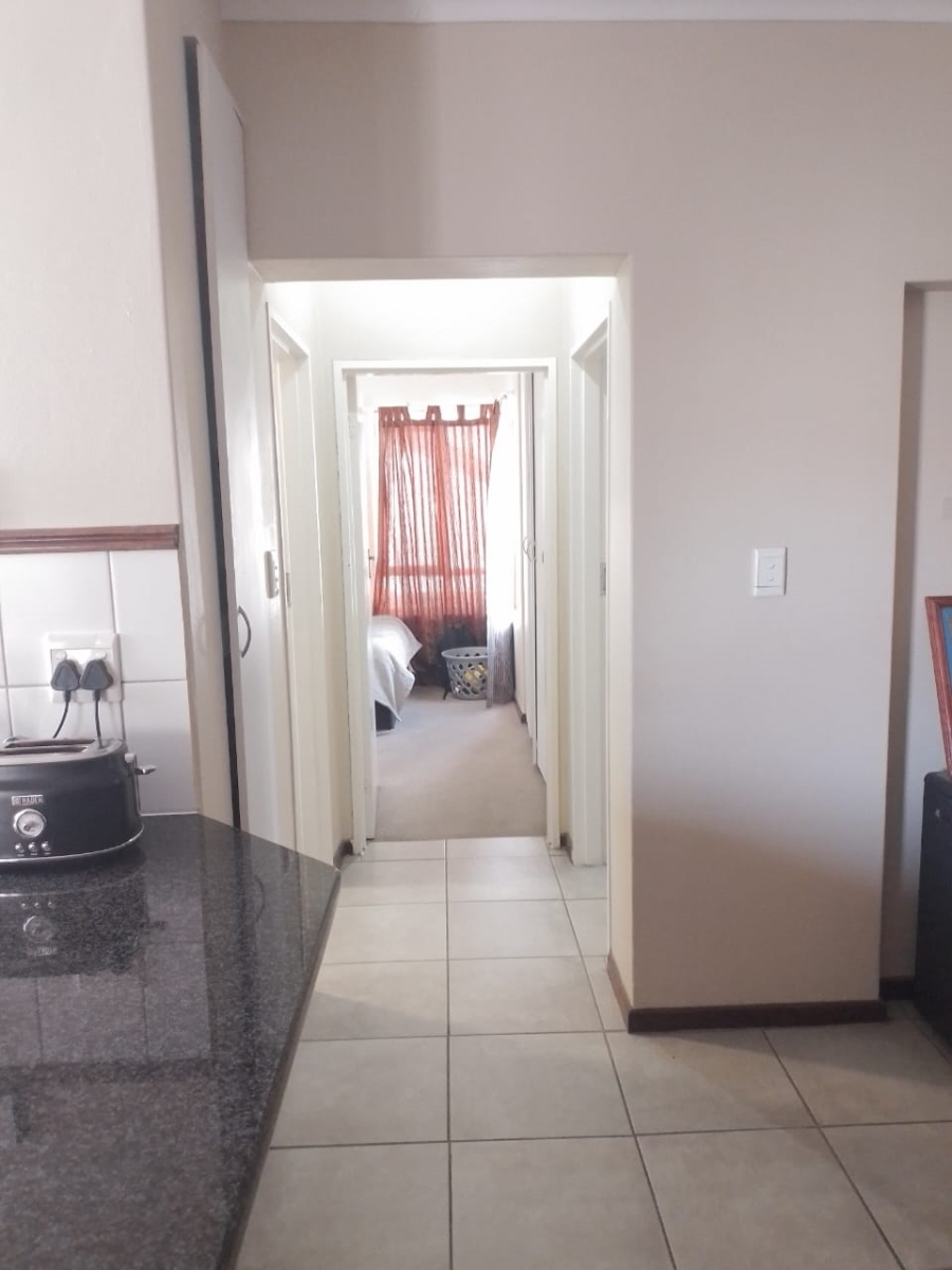 To Let 2 Bedroom Property for Rent in Noordwyk Gauteng