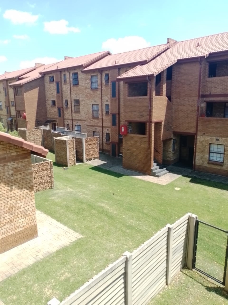 2 Bedroom Property for Sale in Noordwyk Gauteng