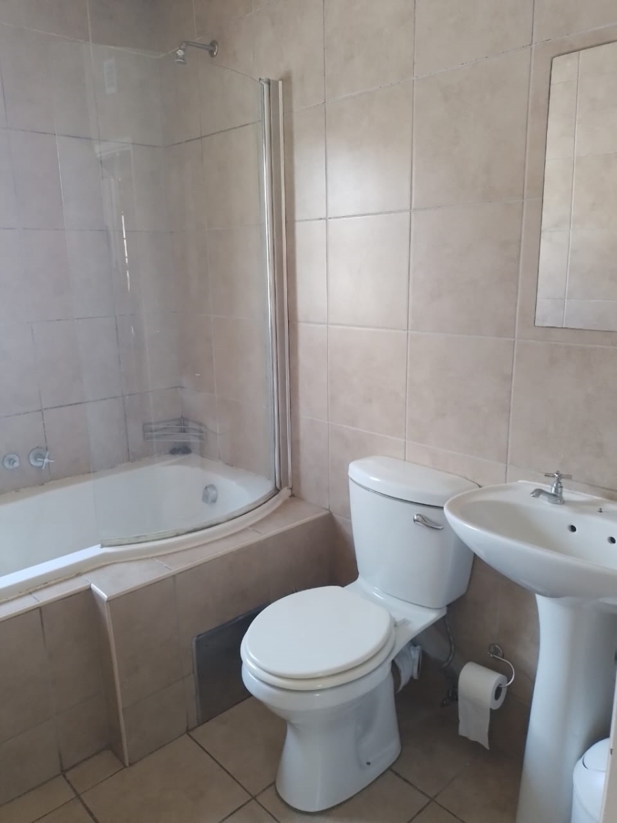 2 Bedroom Property for Sale in Noordwyk Gauteng