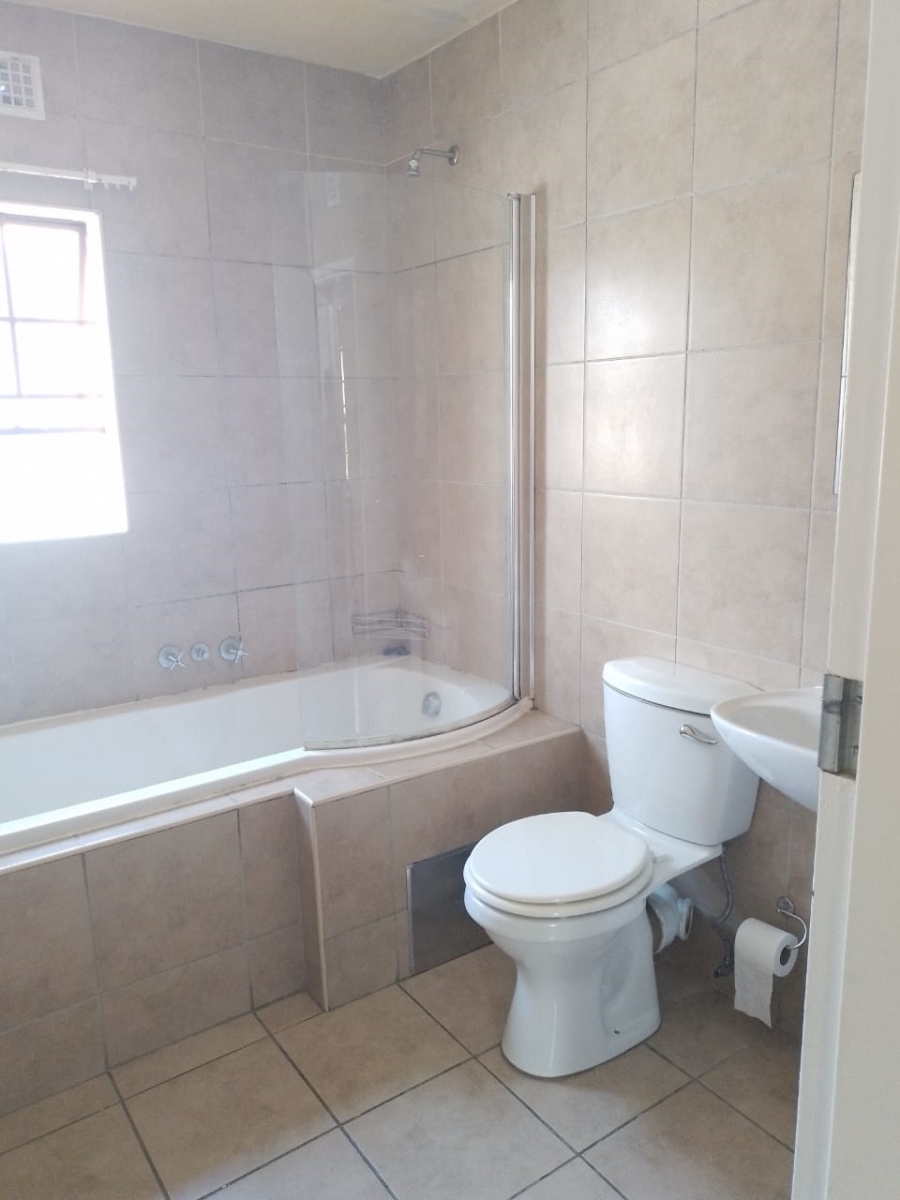 2 Bedroom Property for Sale in Noordwyk Gauteng