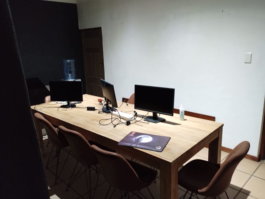 5 Bedroom Property for Sale in Waterkloof Estate Gauteng