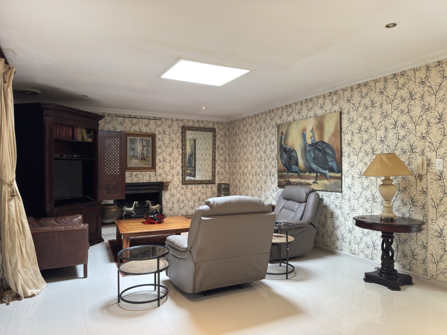 5 Bedroom Property for Sale in Waterkloof Estate Gauteng