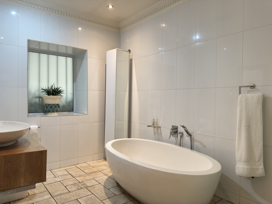 5 Bedroom Property for Sale in Waterkloof Estate Gauteng