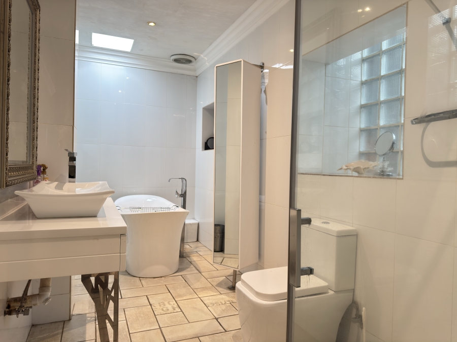 5 Bedroom Property for Sale in Waterkloof Estate Gauteng