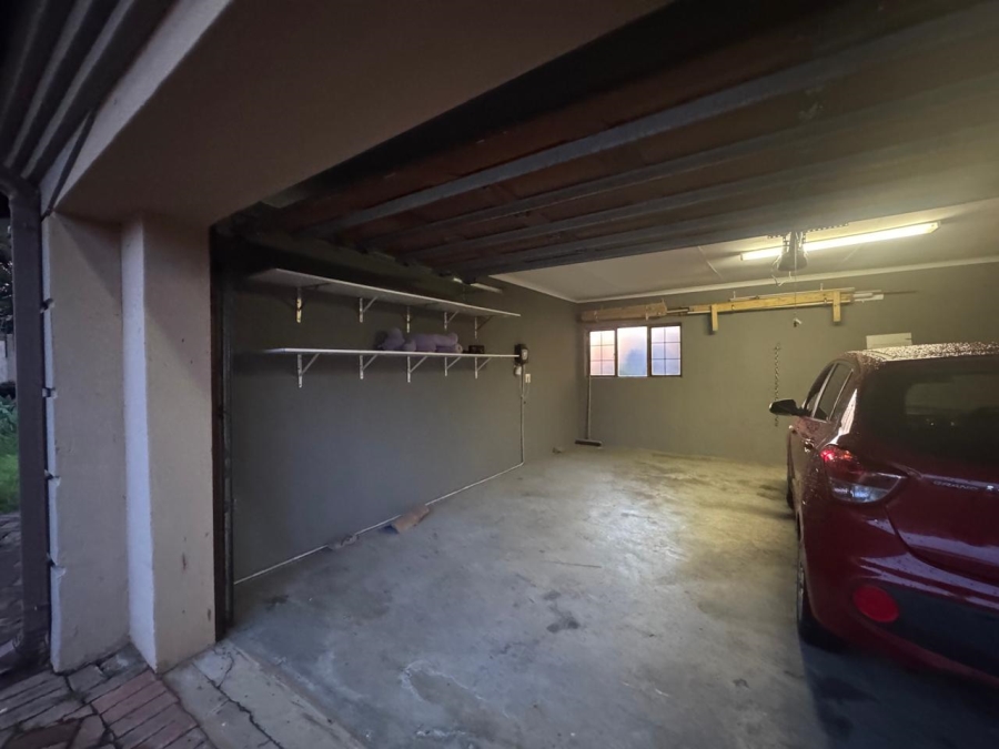 To Let 5 Bedroom Property for Rent in Faerie Glen Gauteng