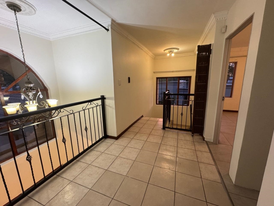 To Let 5 Bedroom Property for Rent in Faerie Glen Gauteng