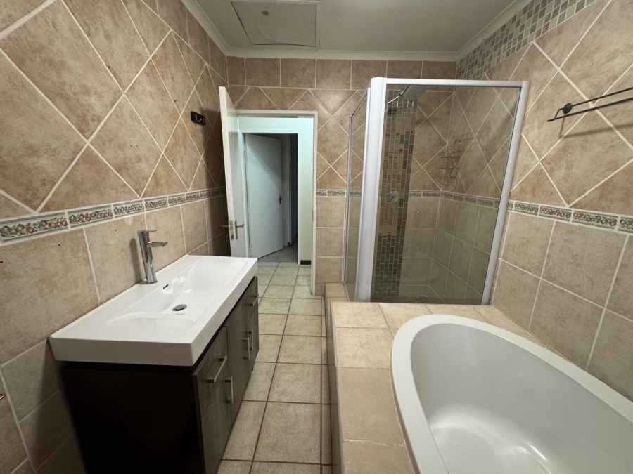 To Let 5 Bedroom Property for Rent in Faerie Glen Gauteng