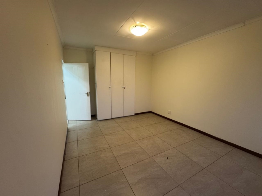 To Let 5 Bedroom Property for Rent in Faerie Glen Gauteng