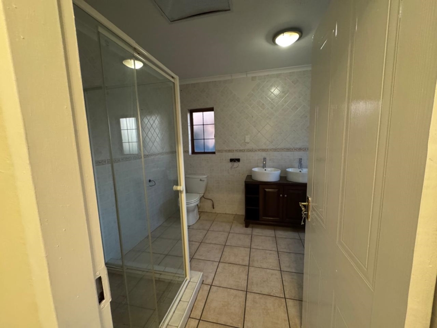 To Let 5 Bedroom Property for Rent in Faerie Glen Gauteng