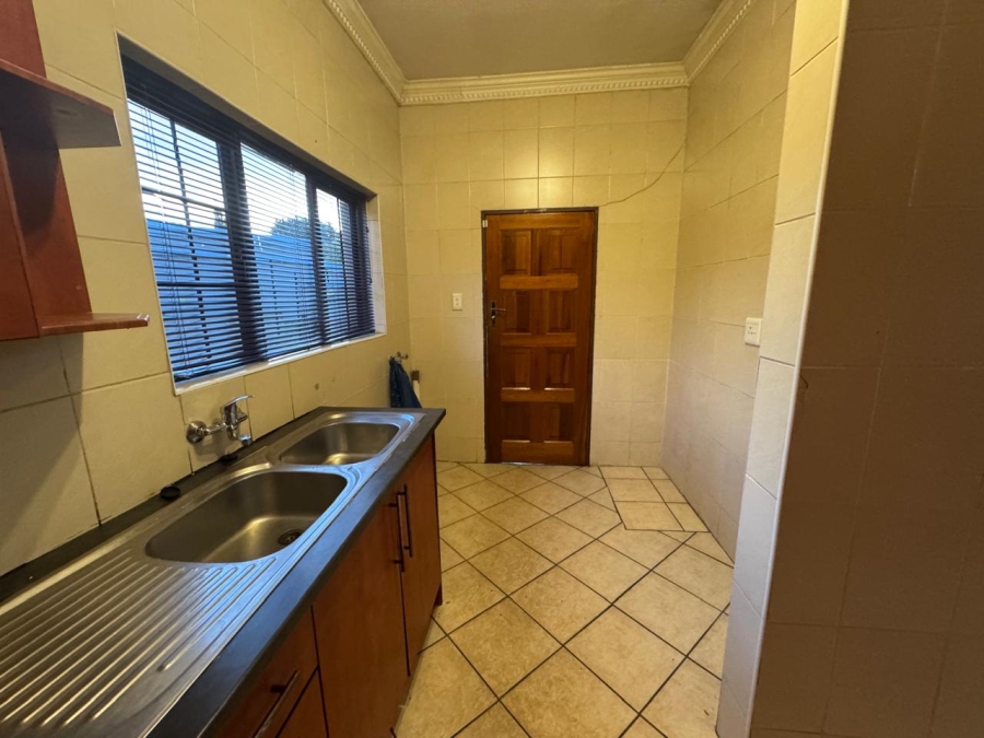 To Let 5 Bedroom Property for Rent in Faerie Glen Gauteng
