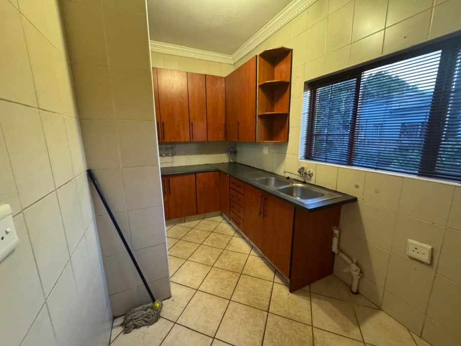 To Let 5 Bedroom Property for Rent in Faerie Glen Gauteng