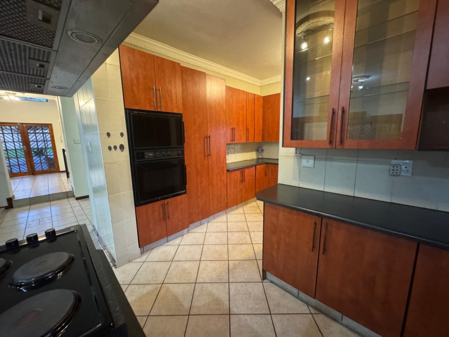 To Let 5 Bedroom Property for Rent in Faerie Glen Gauteng