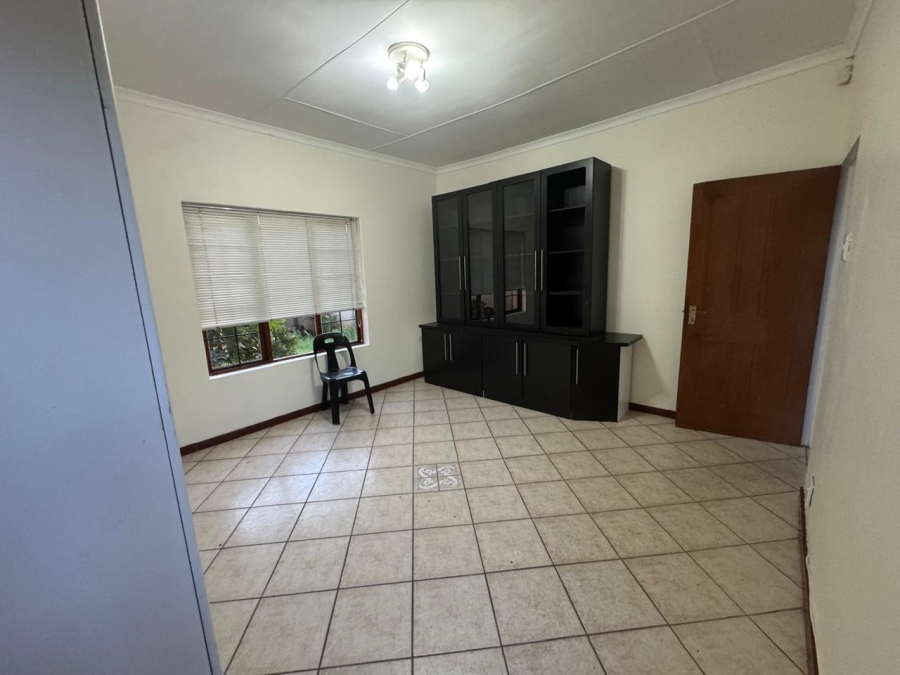 To Let 5 Bedroom Property for Rent in Faerie Glen Gauteng