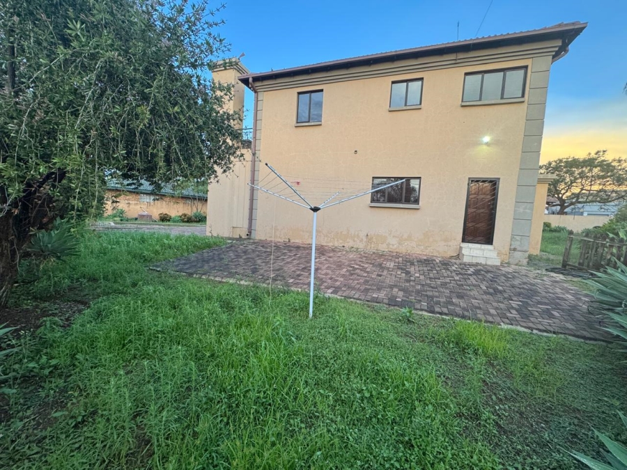 To Let 5 Bedroom Property for Rent in Faerie Glen Gauteng