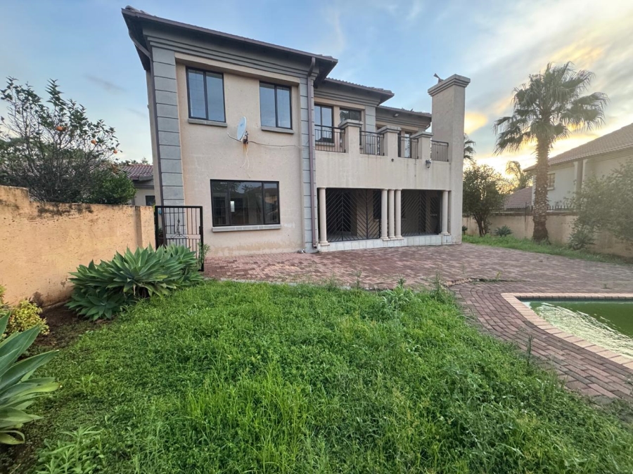 To Let 5 Bedroom Property for Rent in Faerie Glen Gauteng