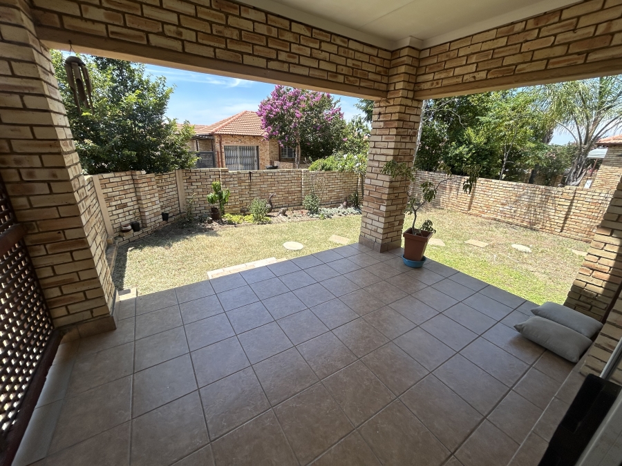 2 Bedroom Property for Sale in Noordwyk Gauteng