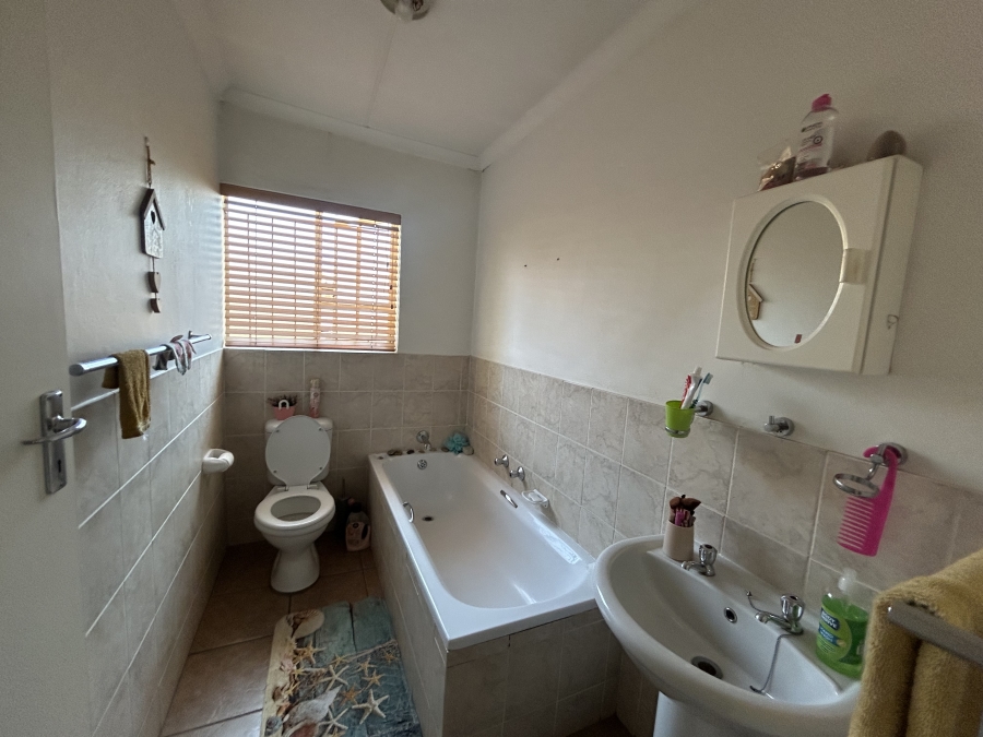 2 Bedroom Property for Sale in Noordwyk Gauteng