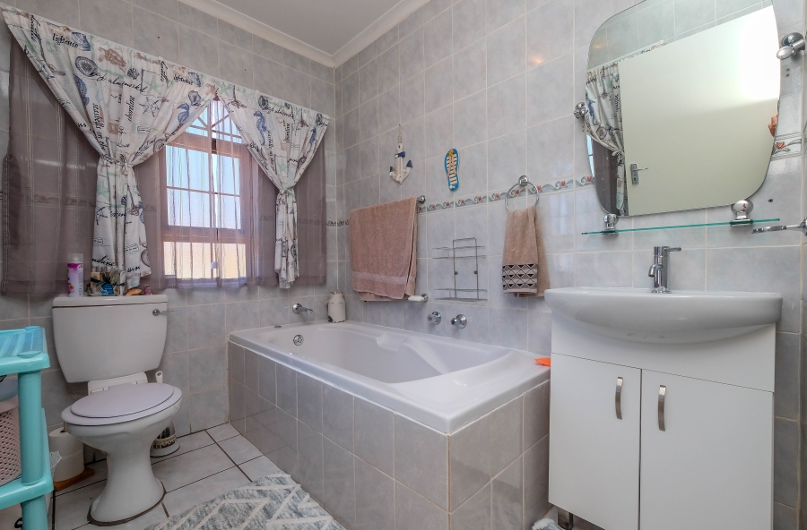 3 Bedroom Property for Sale in Noordheuwel Gauteng