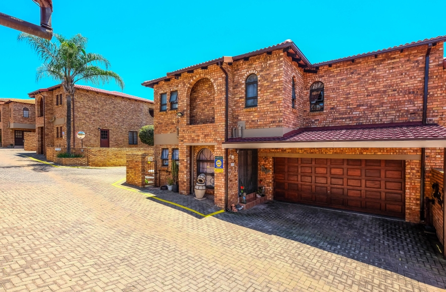 3 Bedroom Property for Sale in Noordheuwel Gauteng