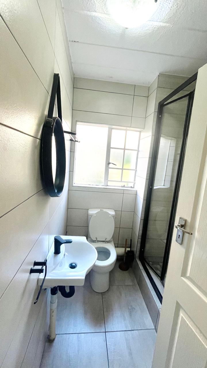 To Let 2 Bedroom Property for Rent in Paulshof Gauteng