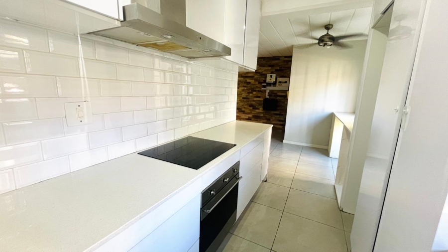 To Let 2 Bedroom Property for Rent in Paulshof Gauteng