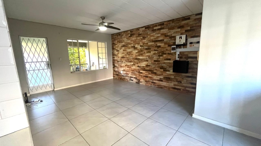 To Let 2 Bedroom Property for Rent in Paulshof Gauteng