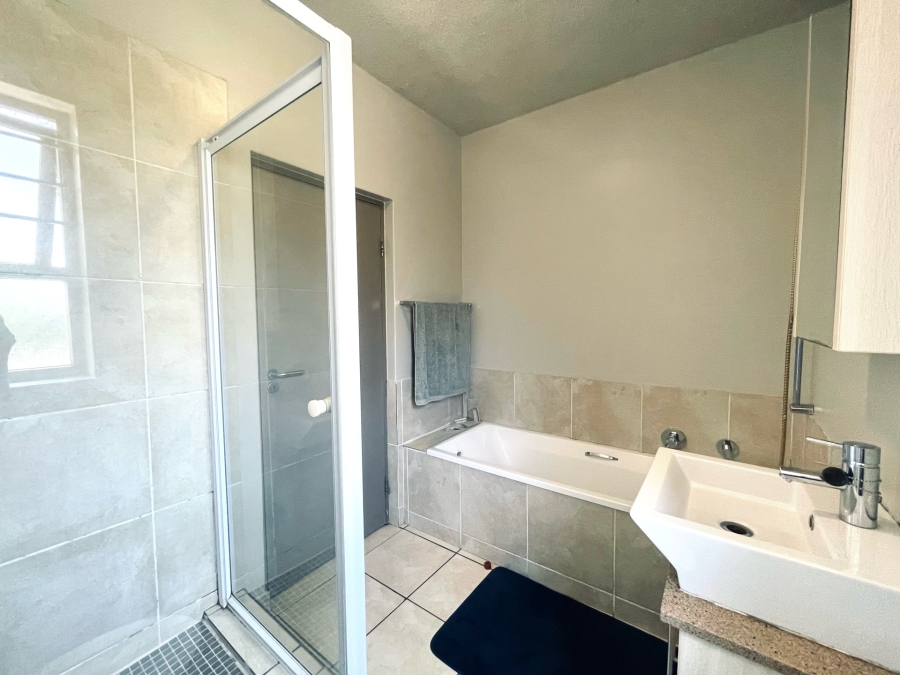 To Let 2 Bedroom Property for Rent in Bryanston Gauteng