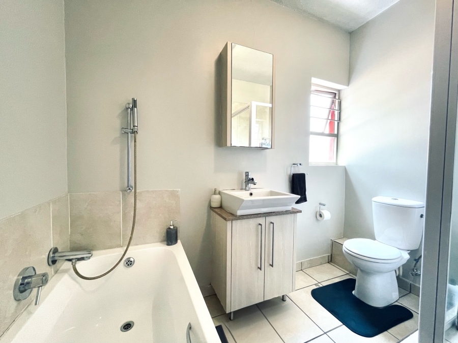 To Let 2 Bedroom Property for Rent in Bryanston Gauteng