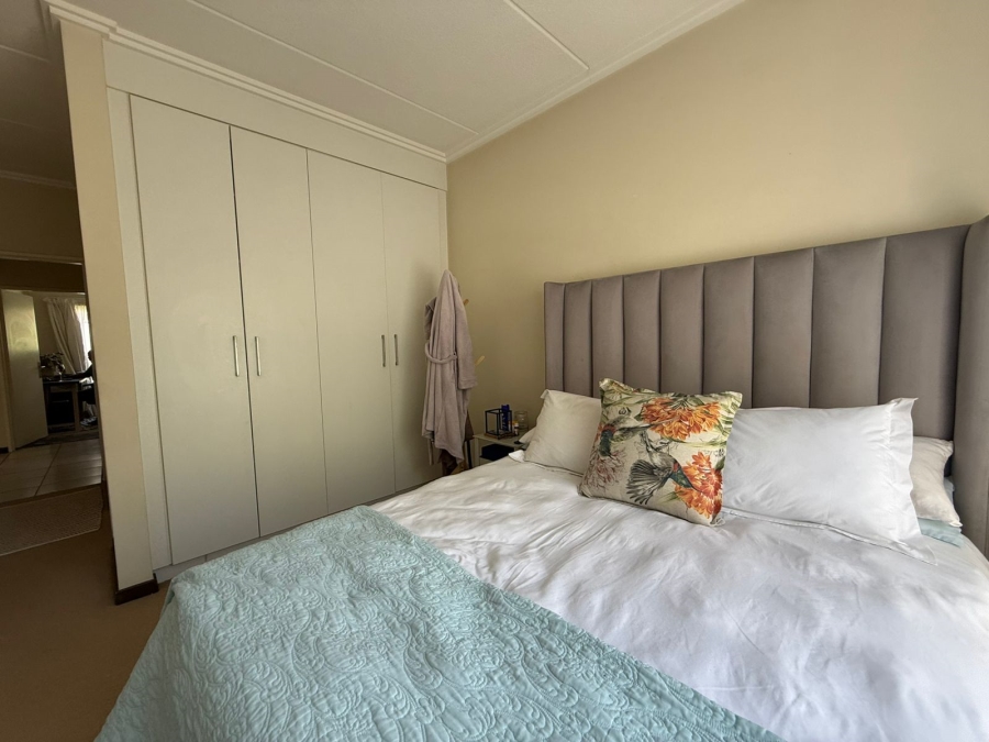 To Let 2 Bedroom Property for Rent in Bryanston Gauteng
