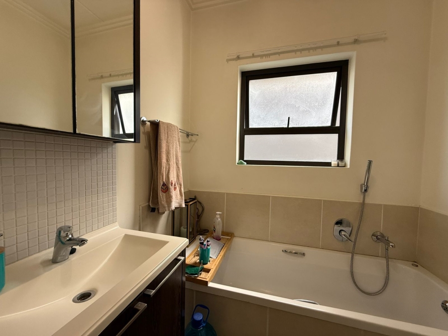 To Let 2 Bedroom Property for Rent in Bryanston Gauteng