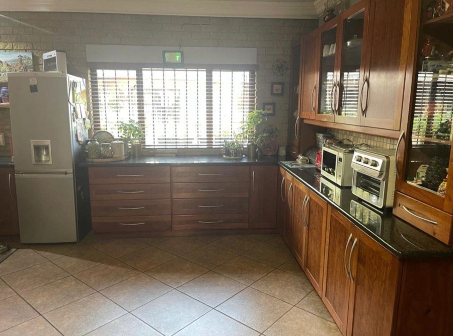 10 Bedroom Property for Sale in Raslouw A H Gauteng