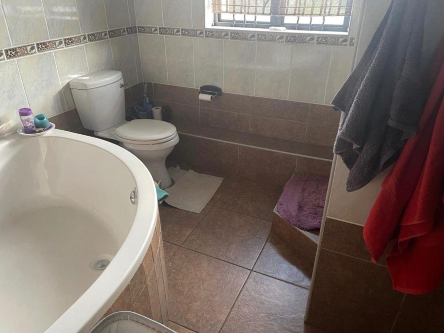 10 Bedroom Property for Sale in Raslouw A H Gauteng