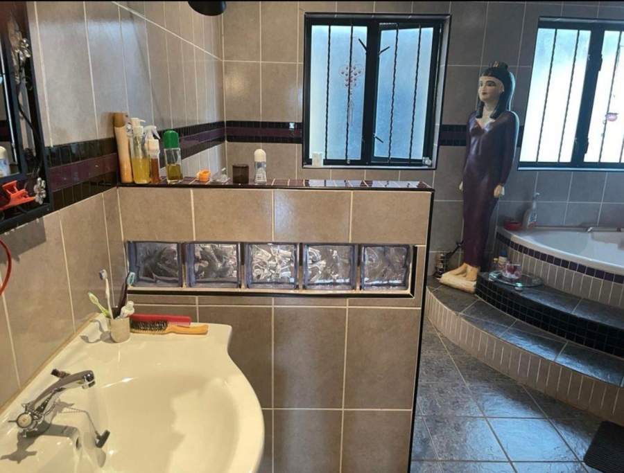 10 Bedroom Property for Sale in Raslouw A H Gauteng