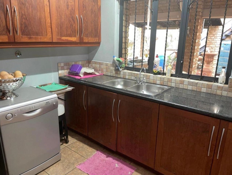 10 Bedroom Property for Sale in Raslouw A H Gauteng