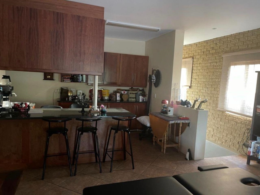 10 Bedroom Property for Sale in Raslouw A H Gauteng