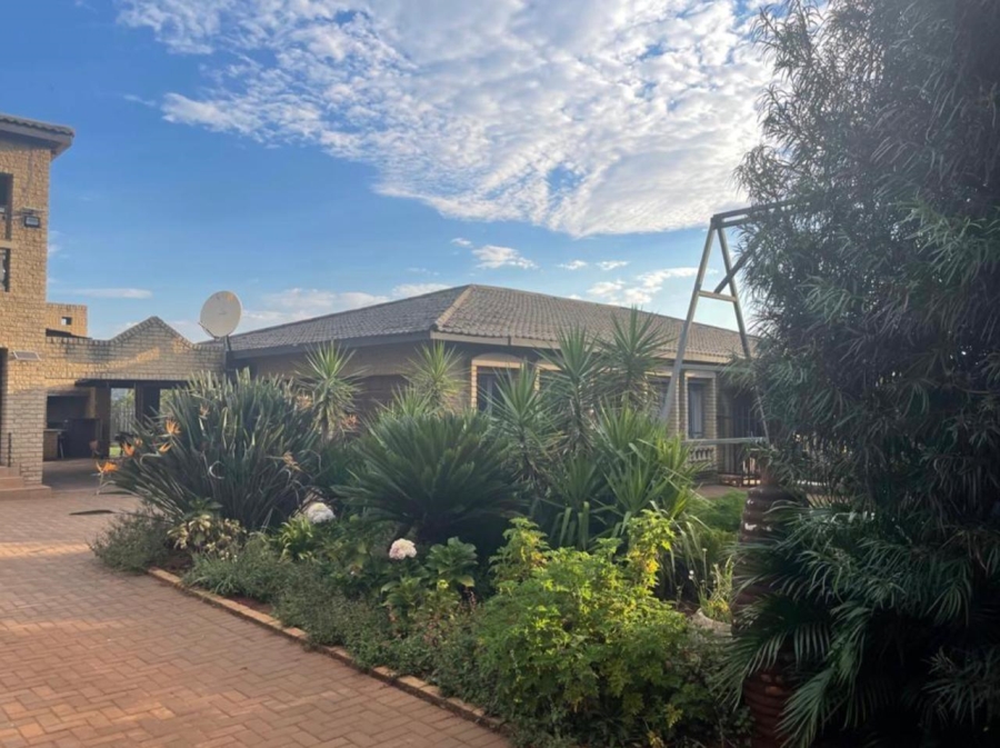 10 Bedroom Property for Sale in Raslouw A H Gauteng