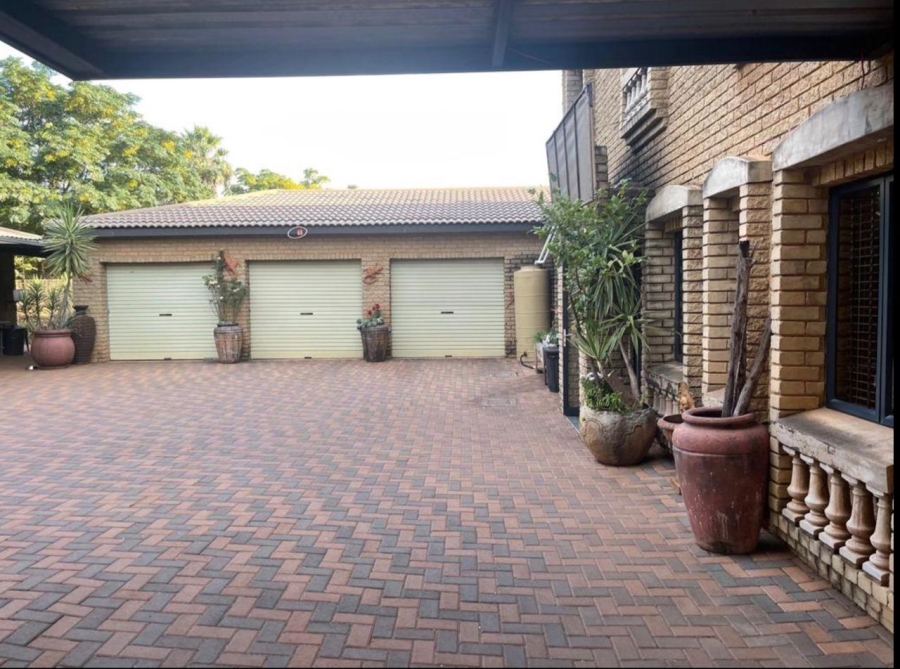 10 Bedroom Property for Sale in Raslouw A H Gauteng