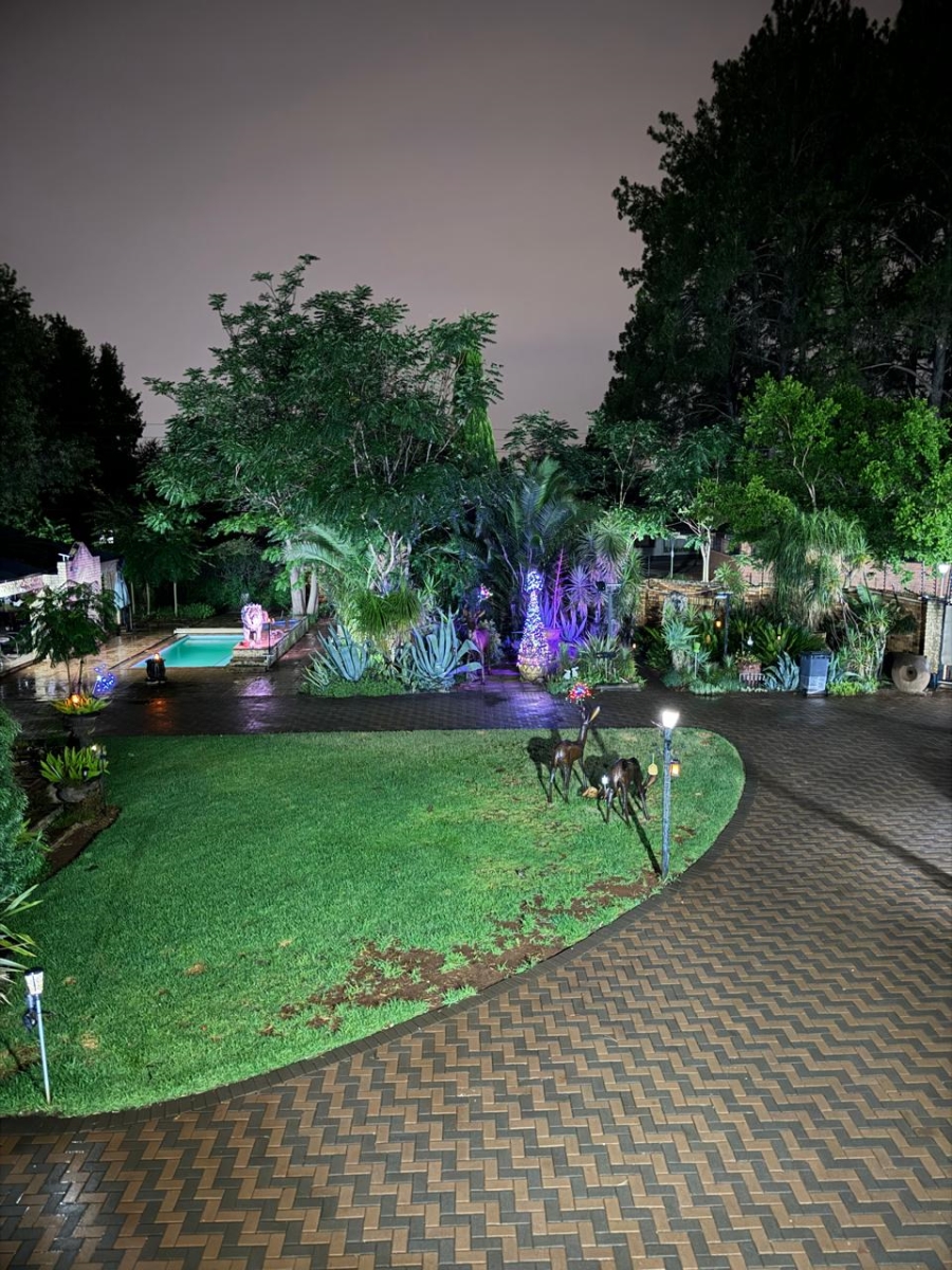 10 Bedroom Property for Sale in Raslouw A H Gauteng