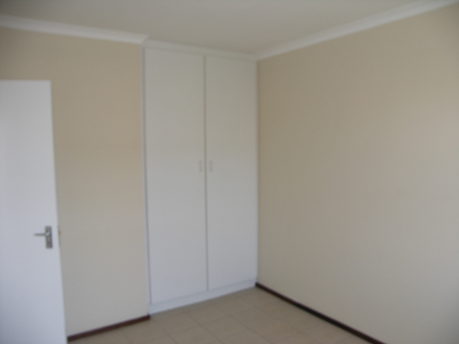 To Let 2 Bedroom Property for Rent in Moffat View Gauteng