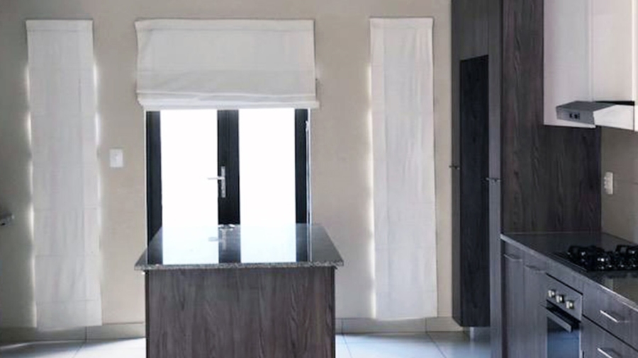 To Let 4 Bedroom Property for Rent in Bryanston Gauteng