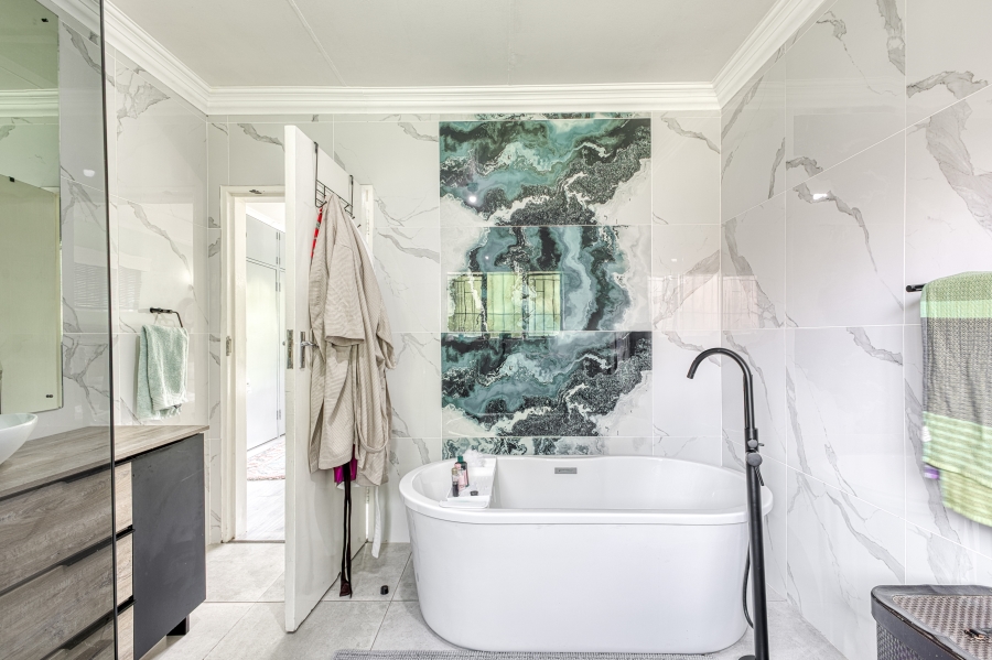 4 Bedroom Property for Sale in Millgate Farm AH Gauteng