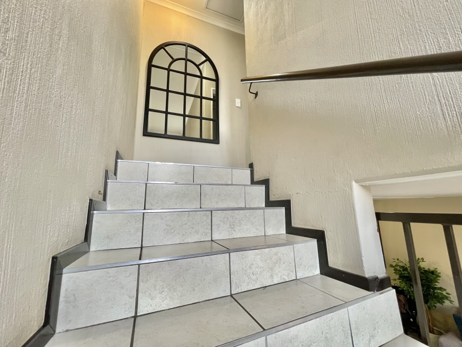 2 Bedroom Property for Sale in Roodepoort Gauteng