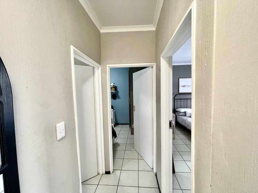 2 Bedroom Property for Sale in Roodepoort Gauteng